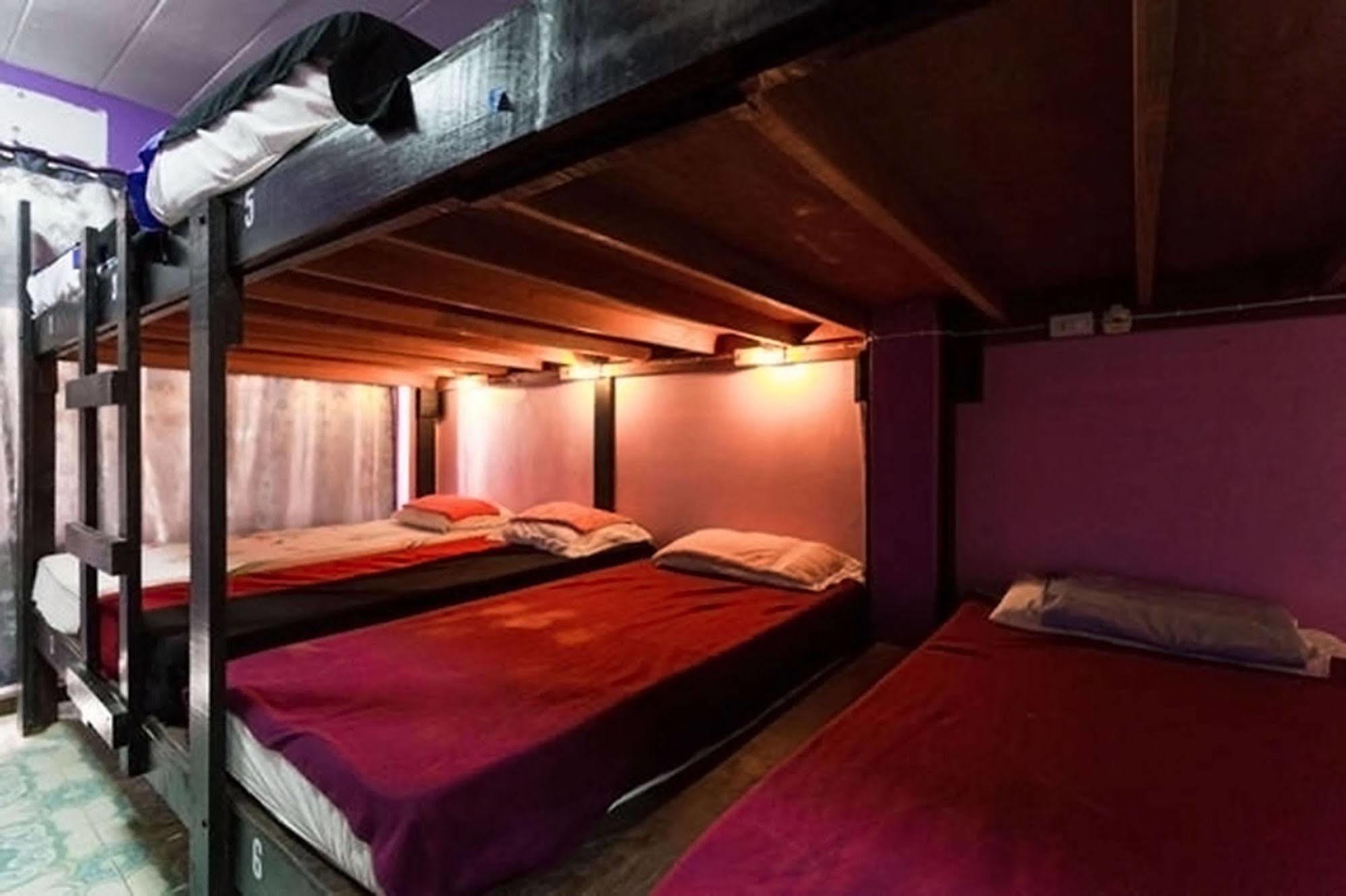 Wild & Wandering Backpacker Hostel & Bar Haad Rin Exterior foto