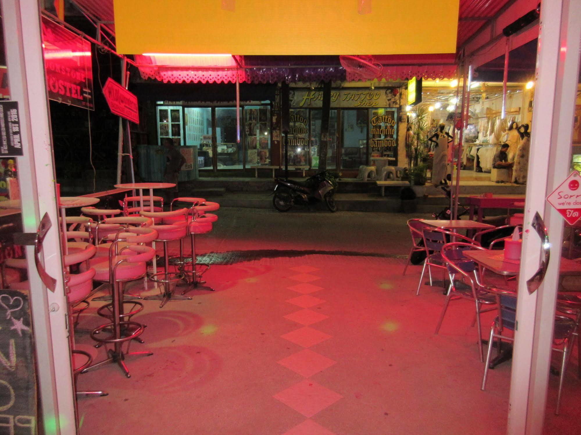 Wild & Wandering Backpacker Hostel & Bar Haad Rin Exterior foto
